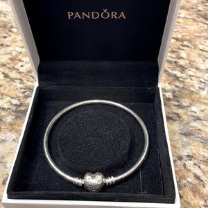 Pandora Moments Heart clasp Bangle